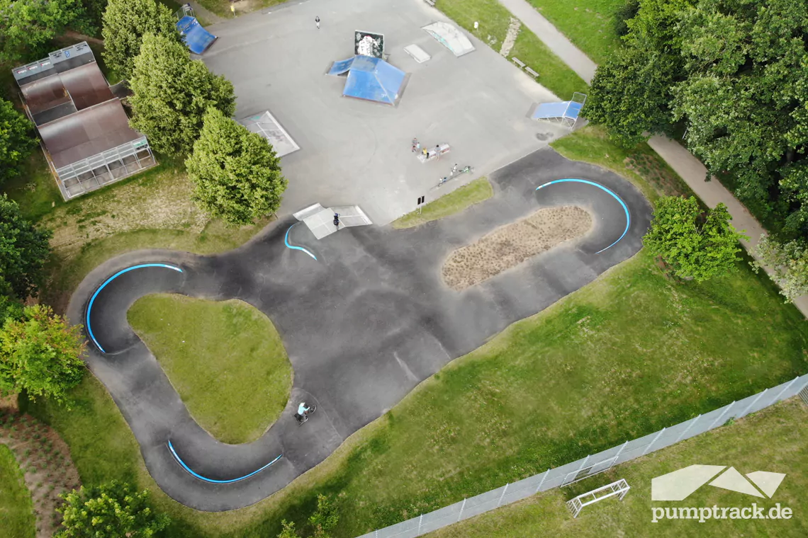 Pumptrack Sindelfingen, als Ergänzung einer Skateanlage